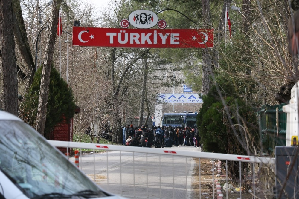 Mülteciler tampon bölgede 