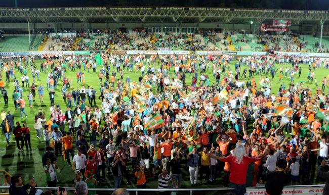 Multigroup Alanyaspor- Göztepe maçı sonrası sevinç gösterisi yaşandı