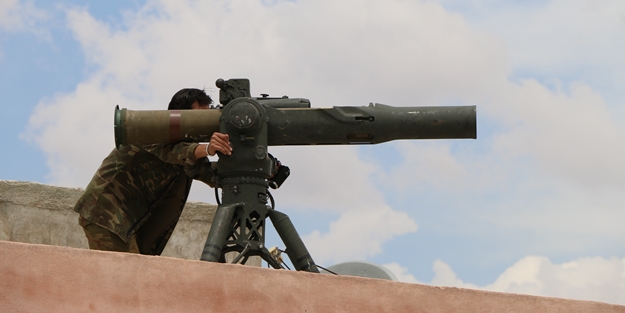 Münbiç'teki PKK/YPG'li teröristler ABD yapımı TOW'larla sinsice bekliyor!