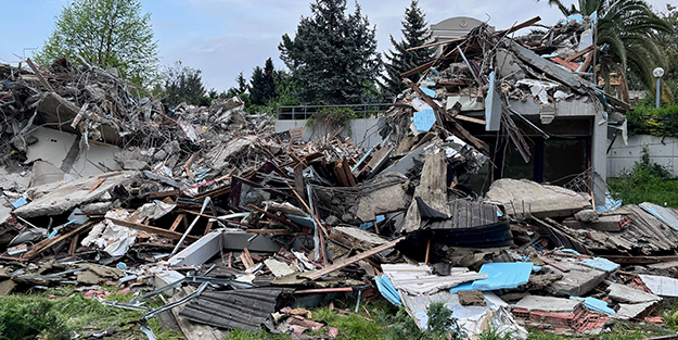 Münevver Karabulut'un vahşice katledildiği villa yerle bir oldu!
