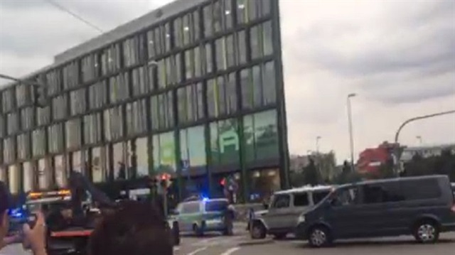 Münih'de AVM'ye silahlı saldırı