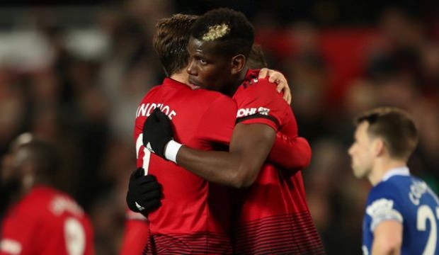 M.United, Cenk'li Everton'ı devirdi! 2-1