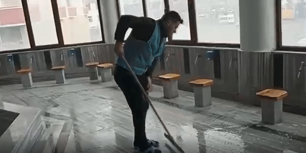 Muradiye Belediyesinden Ramazan öncesi cami temizliği