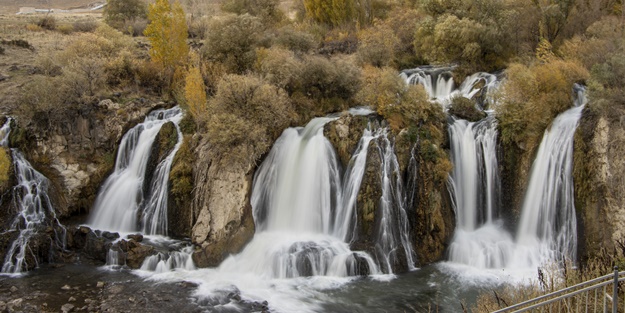 Muradiye Şelalesi fotoğraf tutkunlarının gözdesi oldu