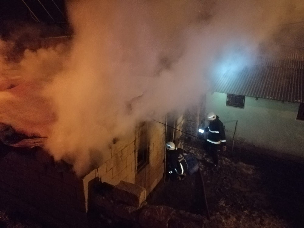 Muradiye’de depo yangını 