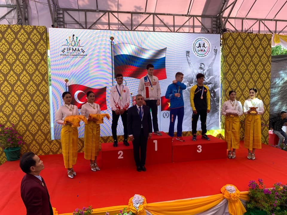Murat Eskici başarılı Muaythai sporcularını tebrik etti 