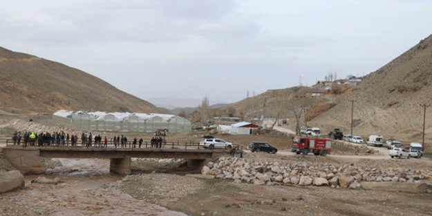 Murat Nehri'ne düşen 5 yaşındaki çocuk kayboldu