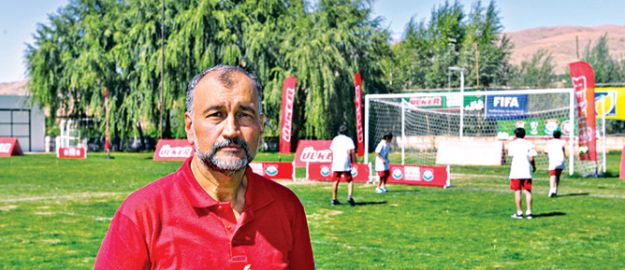 Murat Ülker, geleceğin futbol yıldızlarıyla buluştu