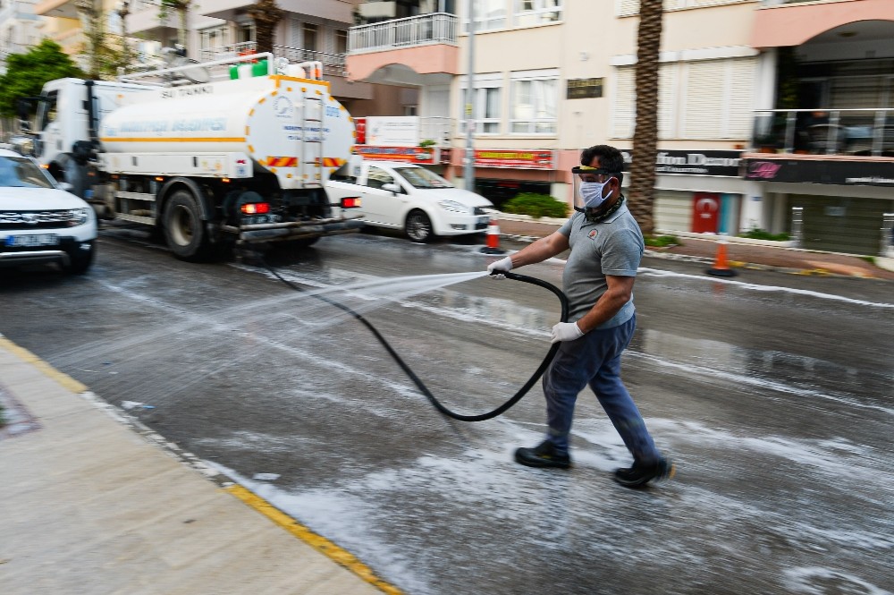 Muratpaşa için 60 bin litre dezenfektan kullanıldı 