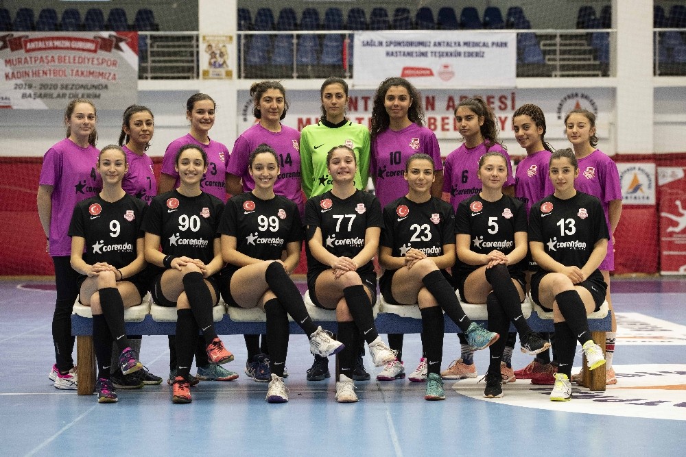 Muratpaşa kadın hentbol genç takımı ilk maçında galip 