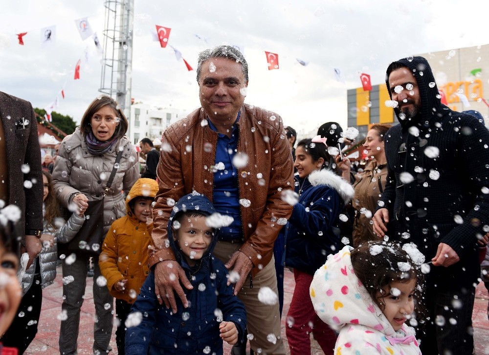 Muratpaşa’da yapay kar mutluluğu 