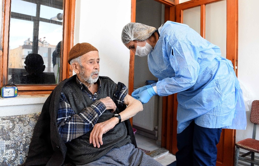 Muratpaşa’dan 432 vatandaşa evde bakım yardımı 