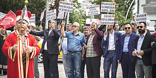 ‘Mursi İslâm şehididir’