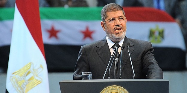 Mursi üniversitedeki görevinden azledildi