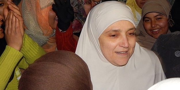 Mursi'nin eşi 'Darbe Karşıtı Kadınlar'ın gösterilerinde