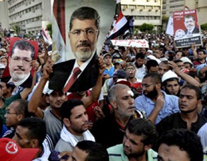 “Mursi’ye teslim edin” cuması