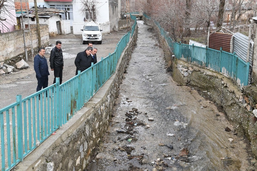 Muş Belediyesinden Soğurman Deresi’nde ıslah çalışması 