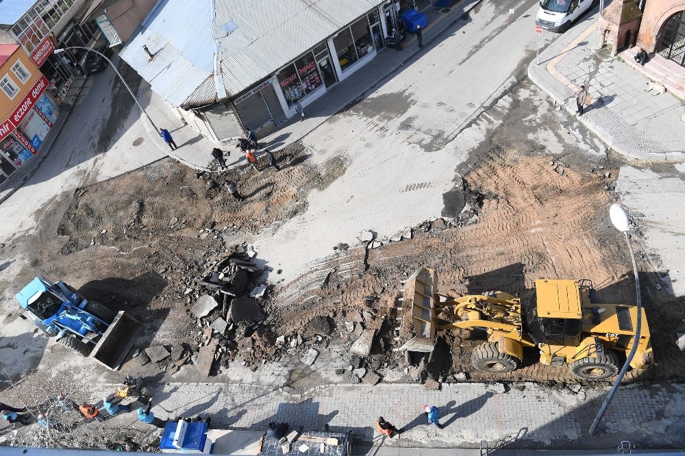 Muş Belediyesinin asfalt çalışmaları sürüyor 