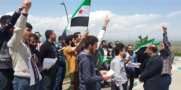 Muş'ta öğrenciler Halep için meydanlarda