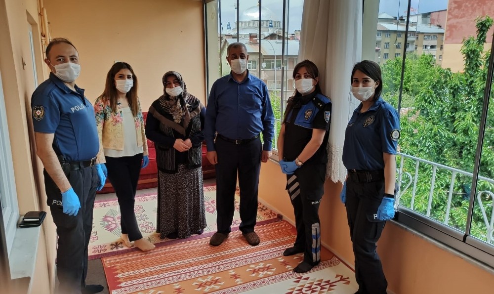 Muş polisi şehit ailelerini bayramda yalnız bırakmadı 
