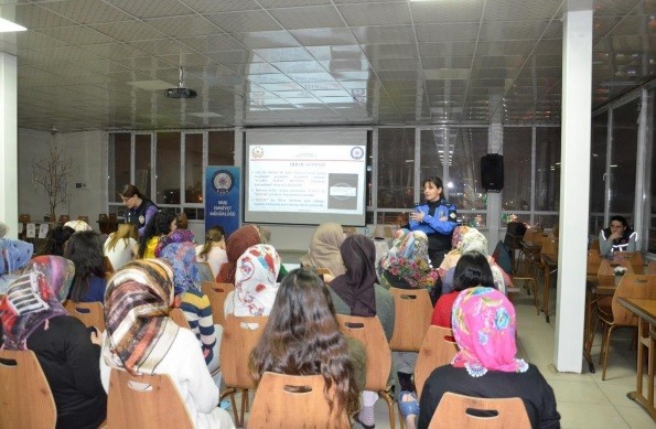Muş polisinden KADES bilgilendirmesi 