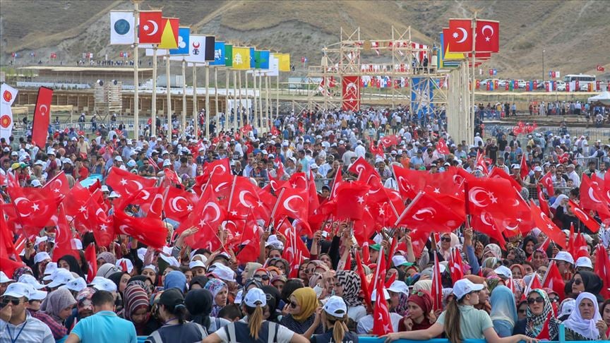 Muş Valisi İlker Gündüzöz 'Malazgirt Zaferi kutlamalarına 100 bin kişi katıldı'