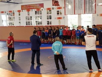 Musa Aydın’dan milli güreşçileremoral ziyareti