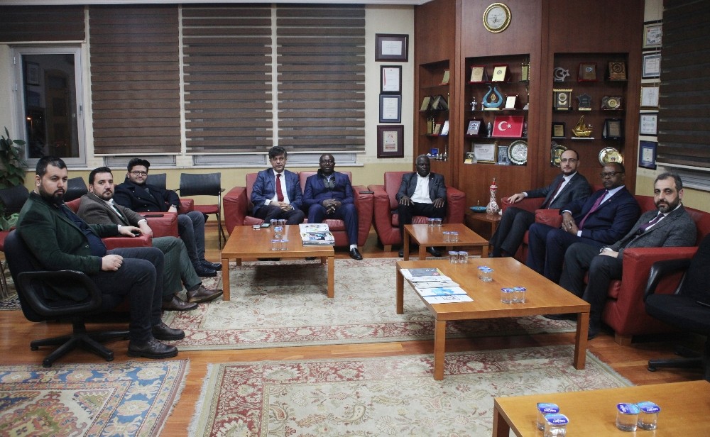 MÜSİAD Konya Zimbabve Yerel Yönetimler Bakanını ağırladı 