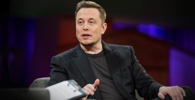 Musk istifa etti