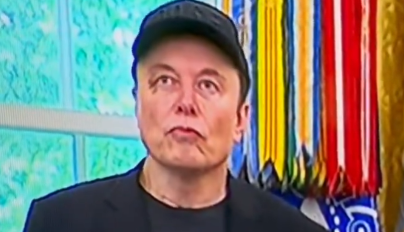 Musk’ın Oval Ofis’teki halleri olay oldu! Trump konuşurken gözleri fıldır fıldır