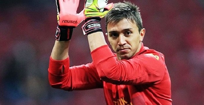Muslera derbi maçla beraber Galatasaray tarihine geçecek