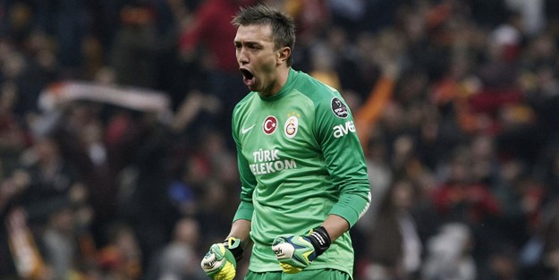Muslera için harekete geçtiler... Sürpriz teklif!