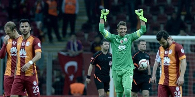 Muslera sosyal medyayı yıktı geçti