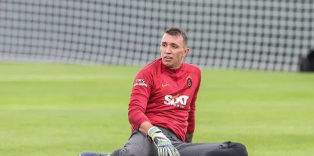 Muslera'dan müthiş hareket! Akılalmaz çağrı yaptı...