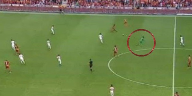 Muslera'dan orta sahada çalım şov!