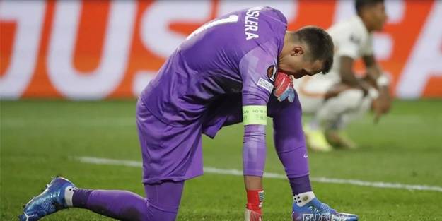 Muslera'dan sürpriz karar