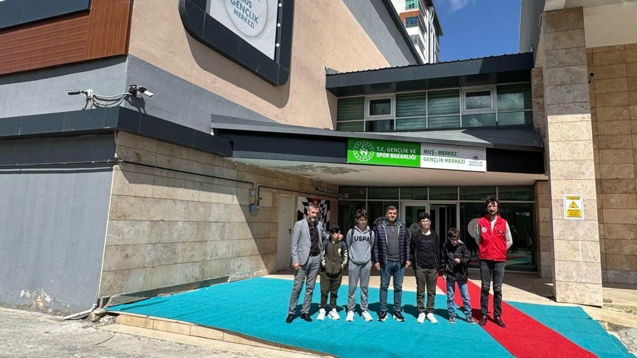 Muşlu gençler Teknofest kampı için Osmaniye’ye uğurlandı