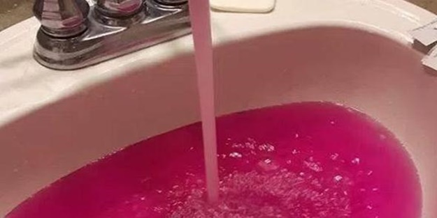 Musluklardan pembe su aktı!