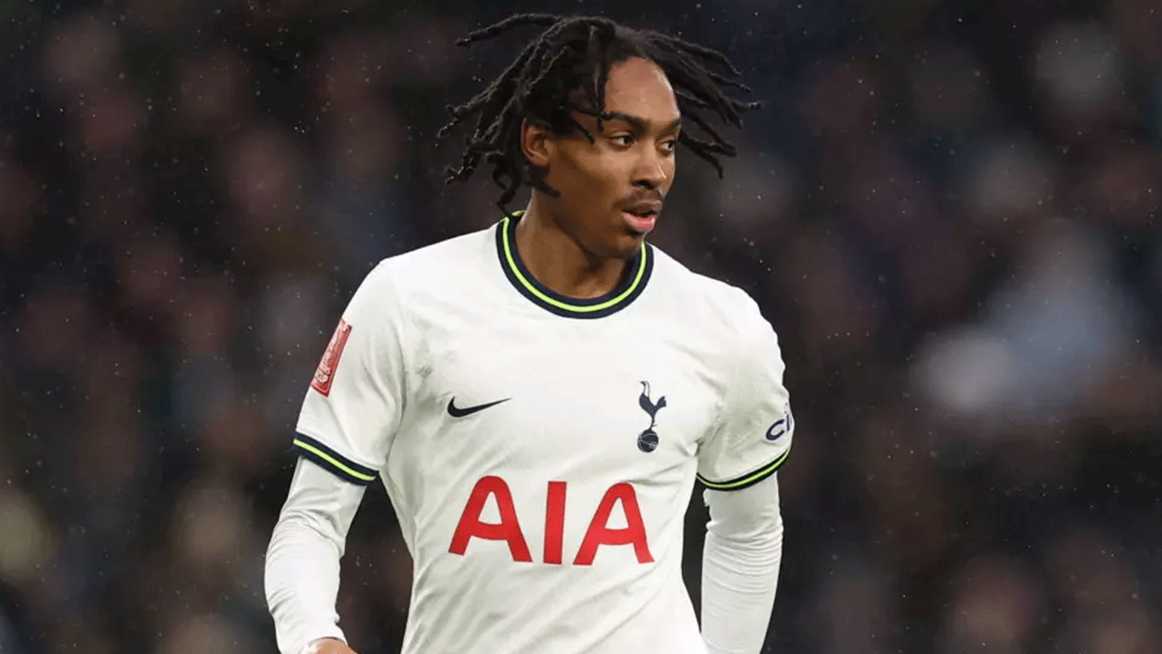 Müslüman futbolcu tarihe geçecek