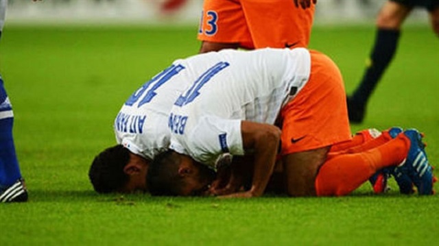 Müslüman futbolculara ibadet yasağı