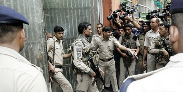 Müslüman gazeteciler polisin hedefinde!