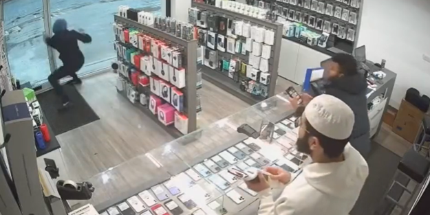 Müslüman iş yeri sahibinden İngiliz hırsıza insanlık dersi!