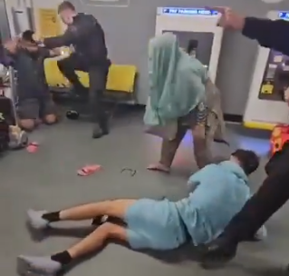 Müslüman kadın ve ailesine vahşice saldırdılar! Kan donduran anlar