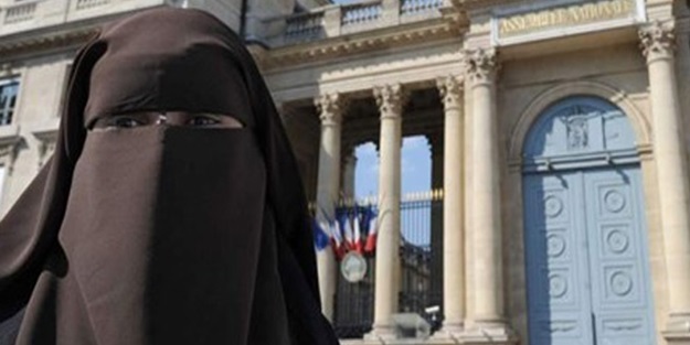 Müslüman kadının yurt dışı yasağı bozuldu