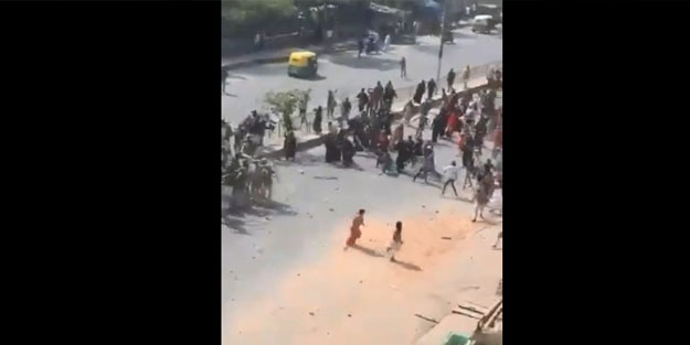 Hindu şiddetine müslüman kadınlar böyle tepki gösterdi