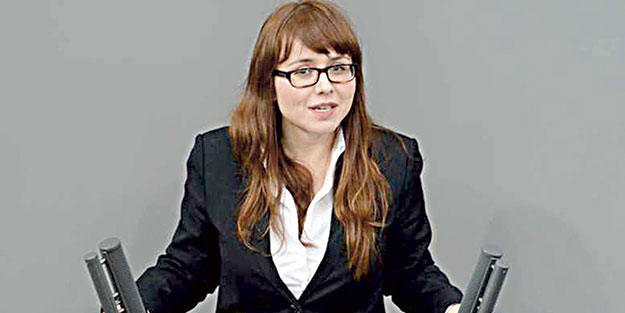 Müslüman kadınlar sokağa çıkamıyor