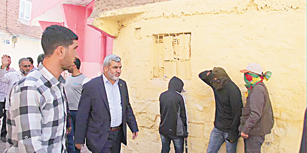 Müslüman Kürt’ün evine 30 bomba