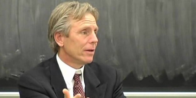 Müslüman olan ABD’li Profesörün ilk namazı
