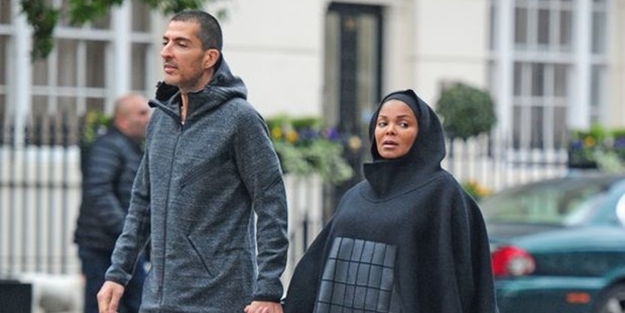 Müslüman olan ünlü şarkıcı tesettüre girdi