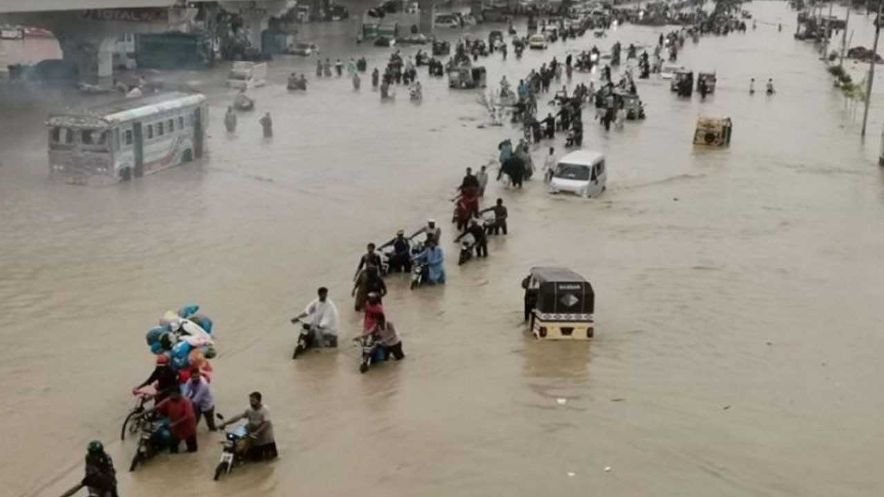 Müslüman ülkede korkutan heyelan! Yüzlerce ölü var